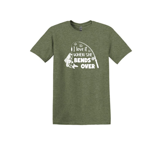 I love it when she bends over - funny adult unisex fishing shirt