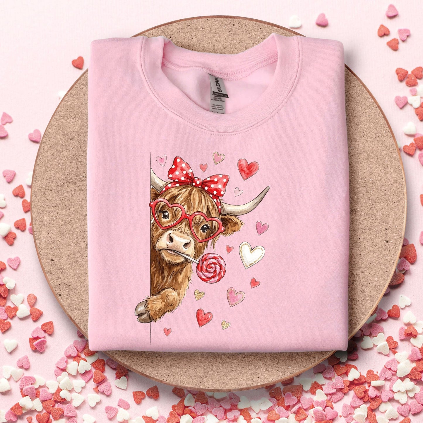 Adorable Peeking Valentine Highland Cow - Heavy Blend Crewneck