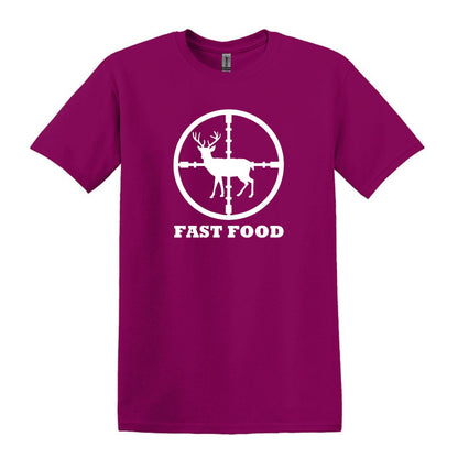 T-shirt humour de chasse au cerf de restauration rapide - Gildan adulte unisexe coton lourd