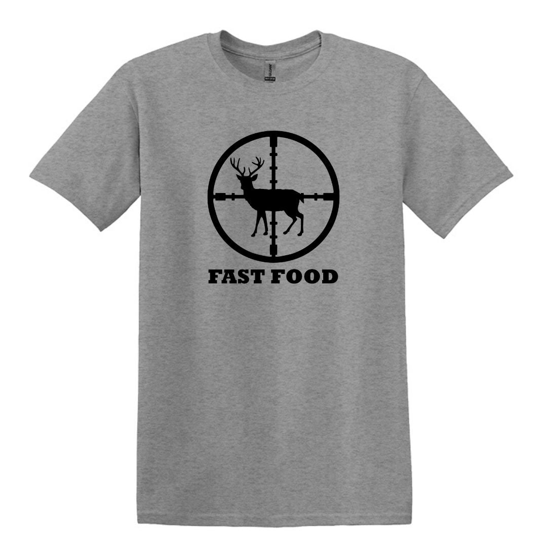 Camiseta humorística de caza de ciervos de comida rápida - Gildan Adult Unisex Heavy Cotton