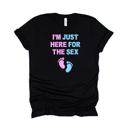 I'm just here for the sex - Fun Gender Reveal T-Shirt - Pink and Blue Baby Feet