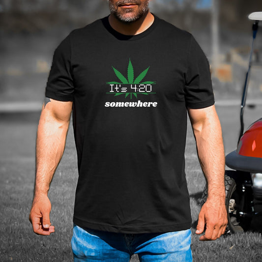 Son las 4:20 en algún lugar - Camiseta suave para adultos Fun Cannabis 