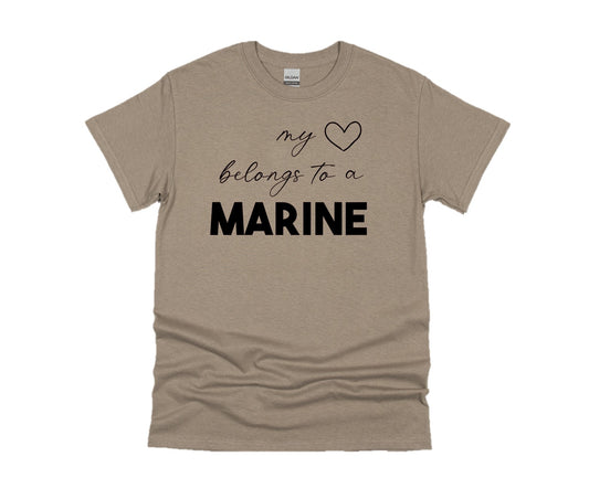 Mon cœur appartient à un Marine - T-shirt à manches courtes